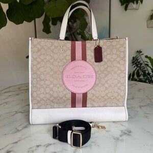 Dempsey Tote Bag 40 In Signature Jacquard Stripe & Coach Patch C1548 Khaki Pink